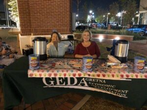 GEDA Serving Hot Chocolate for Christmas Caroling